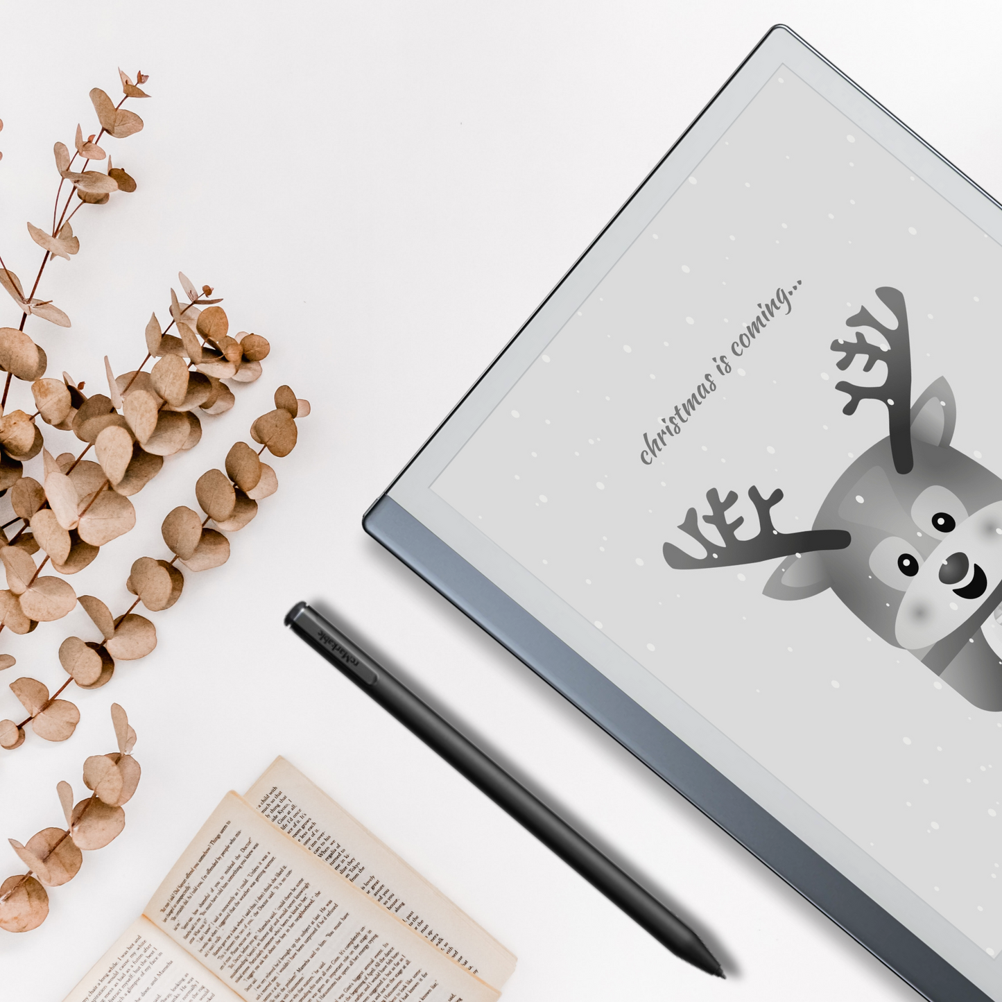 Remarkable 2 Christmas Sleep Screen and Notebook cover in use.