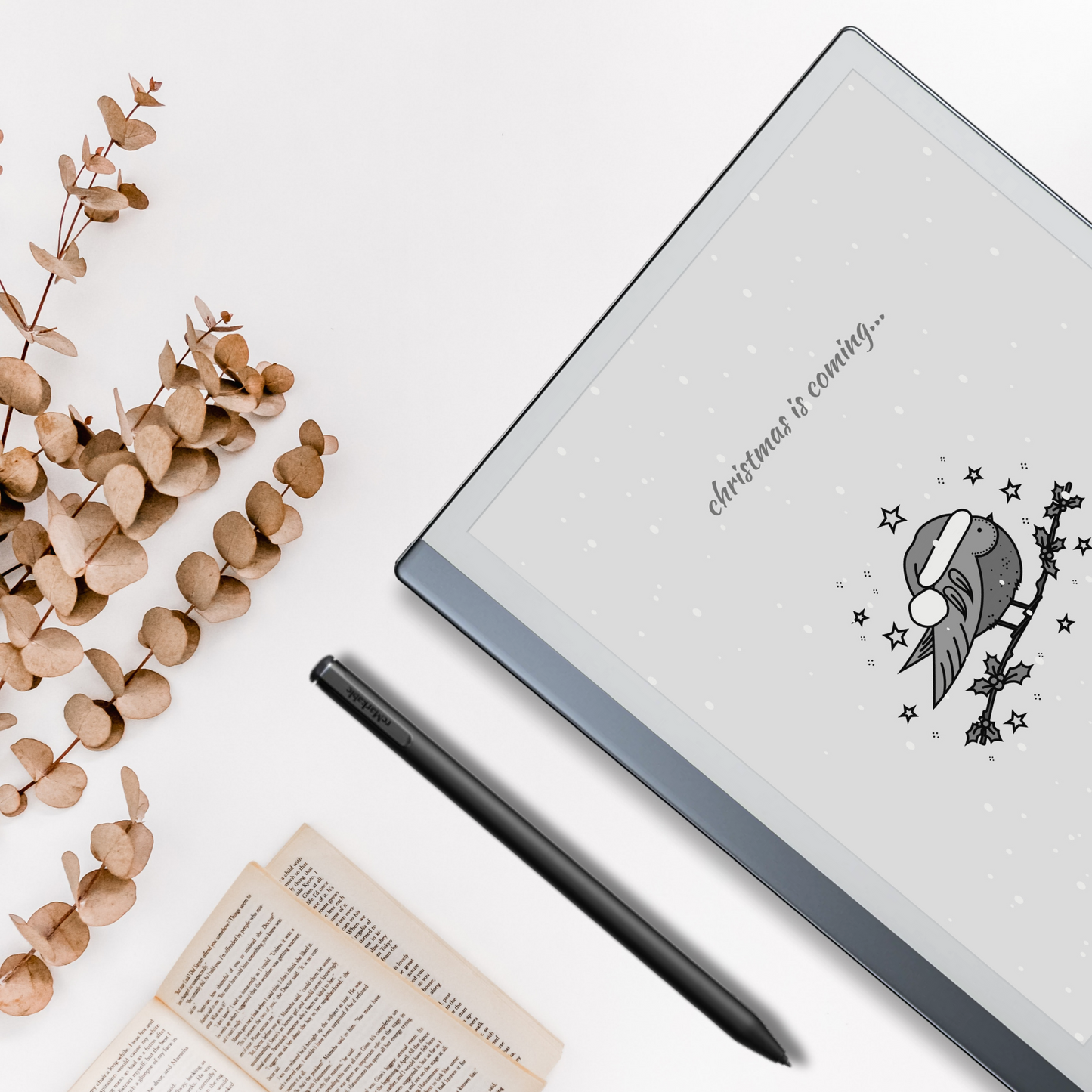 Remarkable 2 Christmas Sleep Screen and Notebook cover in use.